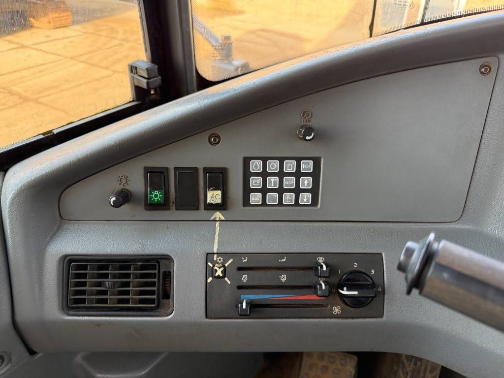 Volvo A25E - Airco / Camera / Heated Seat