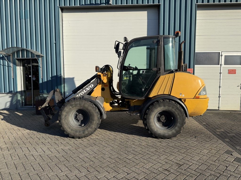 VOLVO L25B ( BJR 2007 ) 5940 UUR