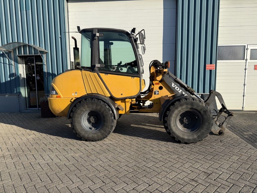 VOLVO L25B ( BJR 2007 ) 5940 UUR