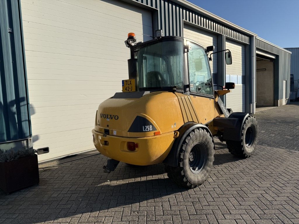 VOLVO L25B ( BJR 2007 ) 5940 UUR