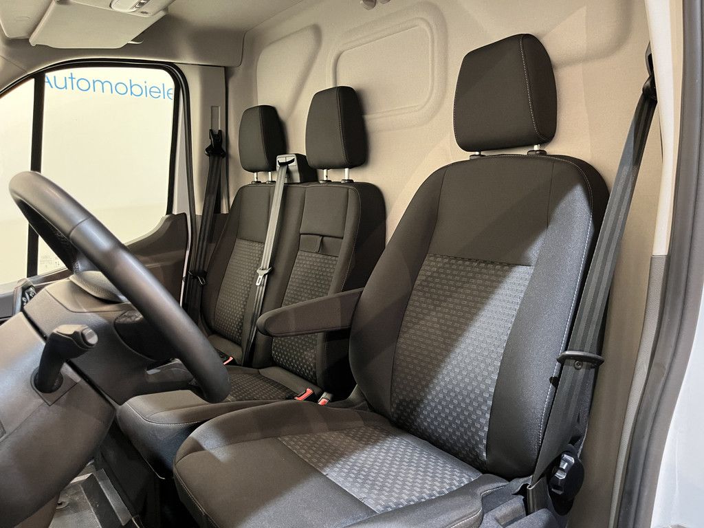 Ford E-Transit 350 L2H2 Trend 68 kWh / 100% Elektrisch !! / Airco / Cruise Control / CarPlay / Camera / Navigatie / 3-Zits / 5.100 KM !!