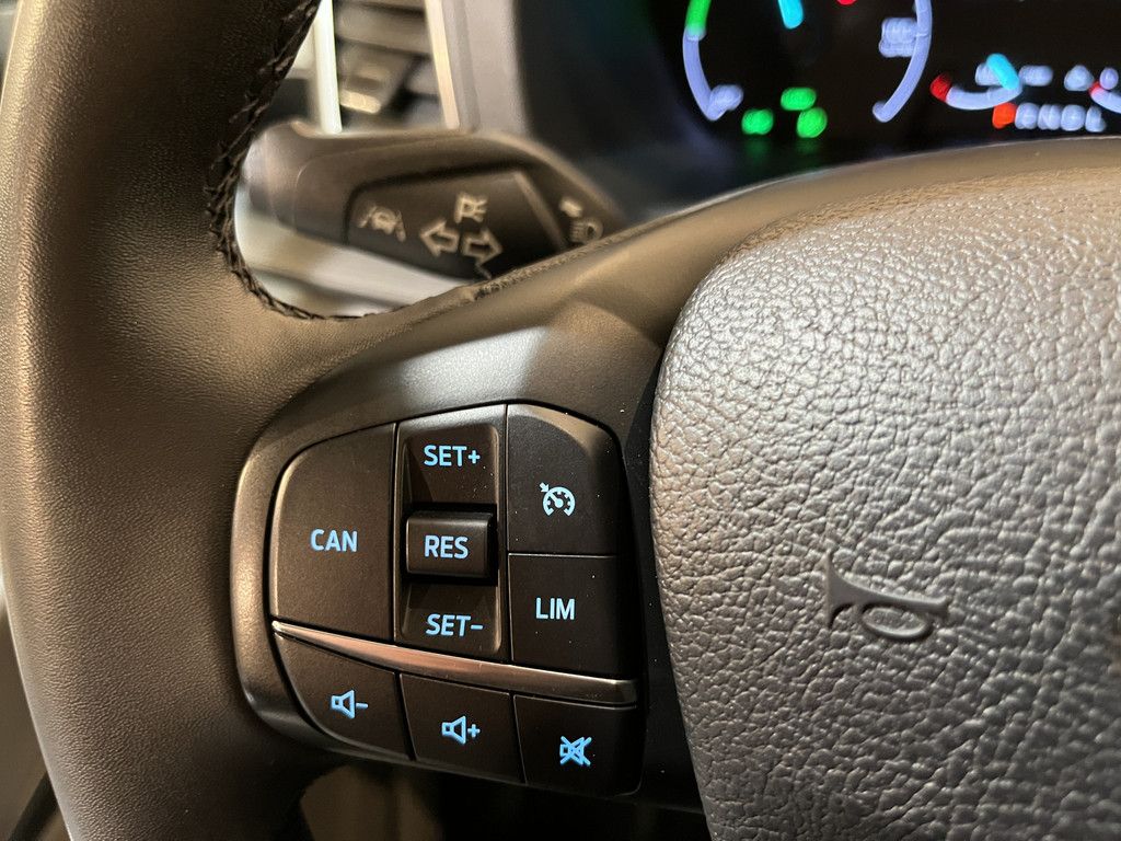 Ford E-Transit 350 L2H2 Trend 68 kWh / 100% Elektrisch !! / Airco / Cruise Control / CarPlay / Camera / Navigatie / 3-Zits / 5.100 KM !!