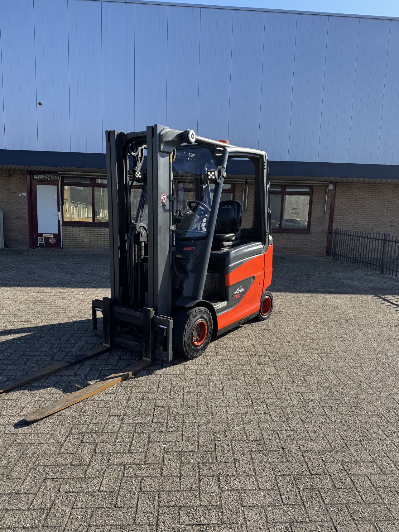 LINDE E20H-01/600 (2014) triplex elektrische heftruck