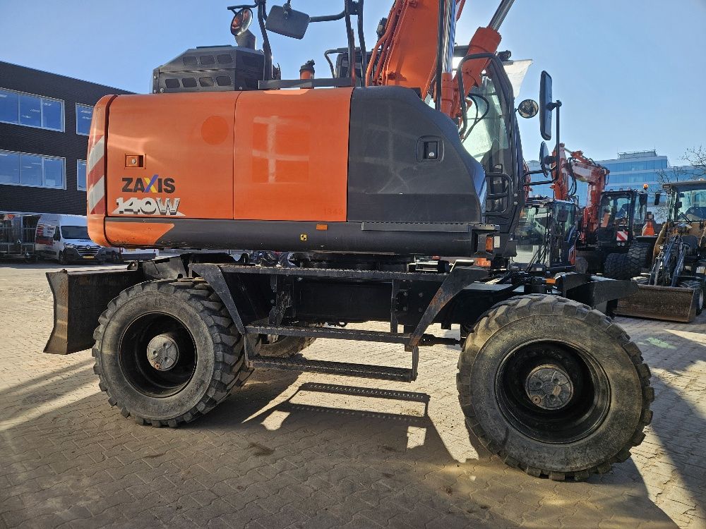 Hitachi ZX140W-6