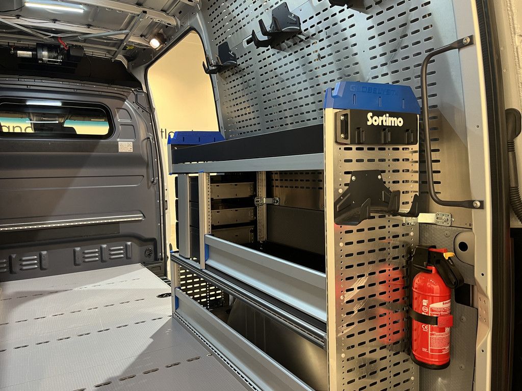 Mercedes-Benz Sprinter 317 CDI L2H2 RWD Automaat / Servicebus / Sortimo Inrichting / Euro 6 / Airco / Camera / Lier / CarPlay / Cruise Control / Navigatie / 33.600 KM !!