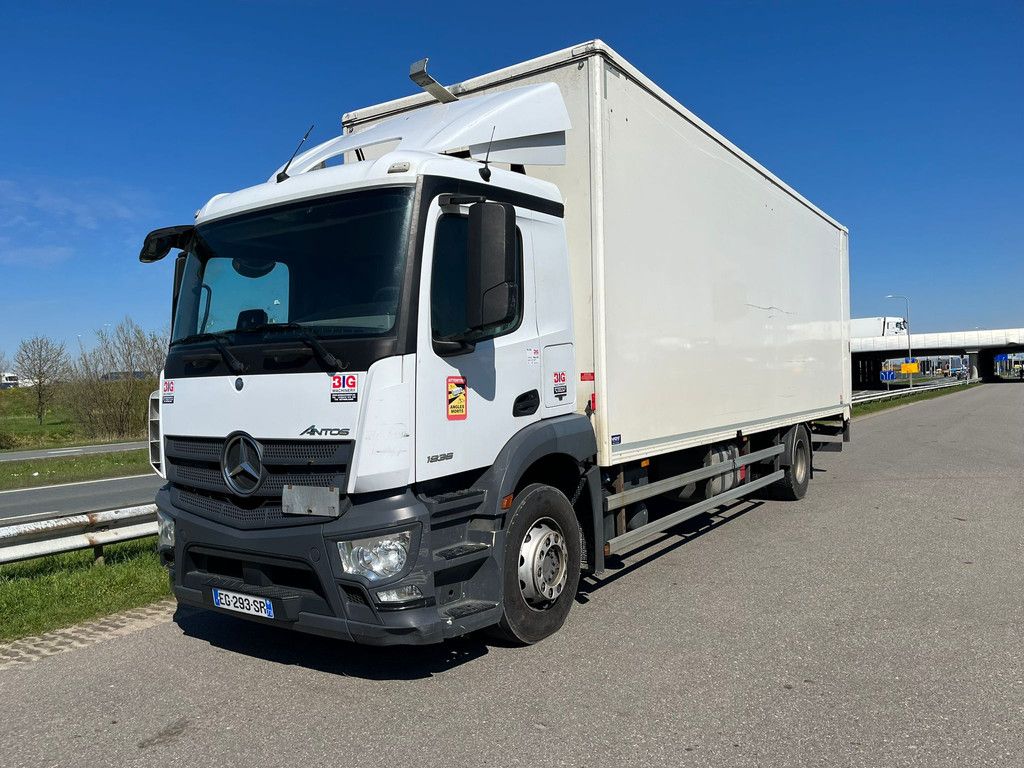Mercedes Benz Antos 1836 4x2 Closed Box, double floor