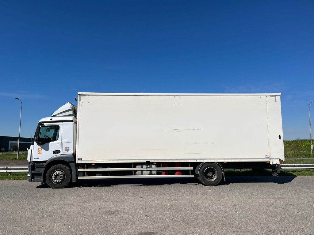 Mercedes Benz Antos 1836 4x2 Closed Box, double floor