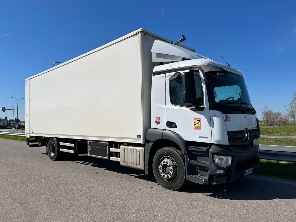 Mercedes Benz Antos 1836 4x2 Closed Box, double floor