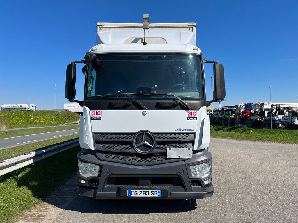 Mercedes Benz Antos 1836 4x2 Closed Box, double floor