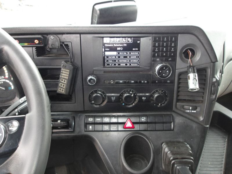 Mercedes Benz Antos 1836 4x2 Closed Box, double floor