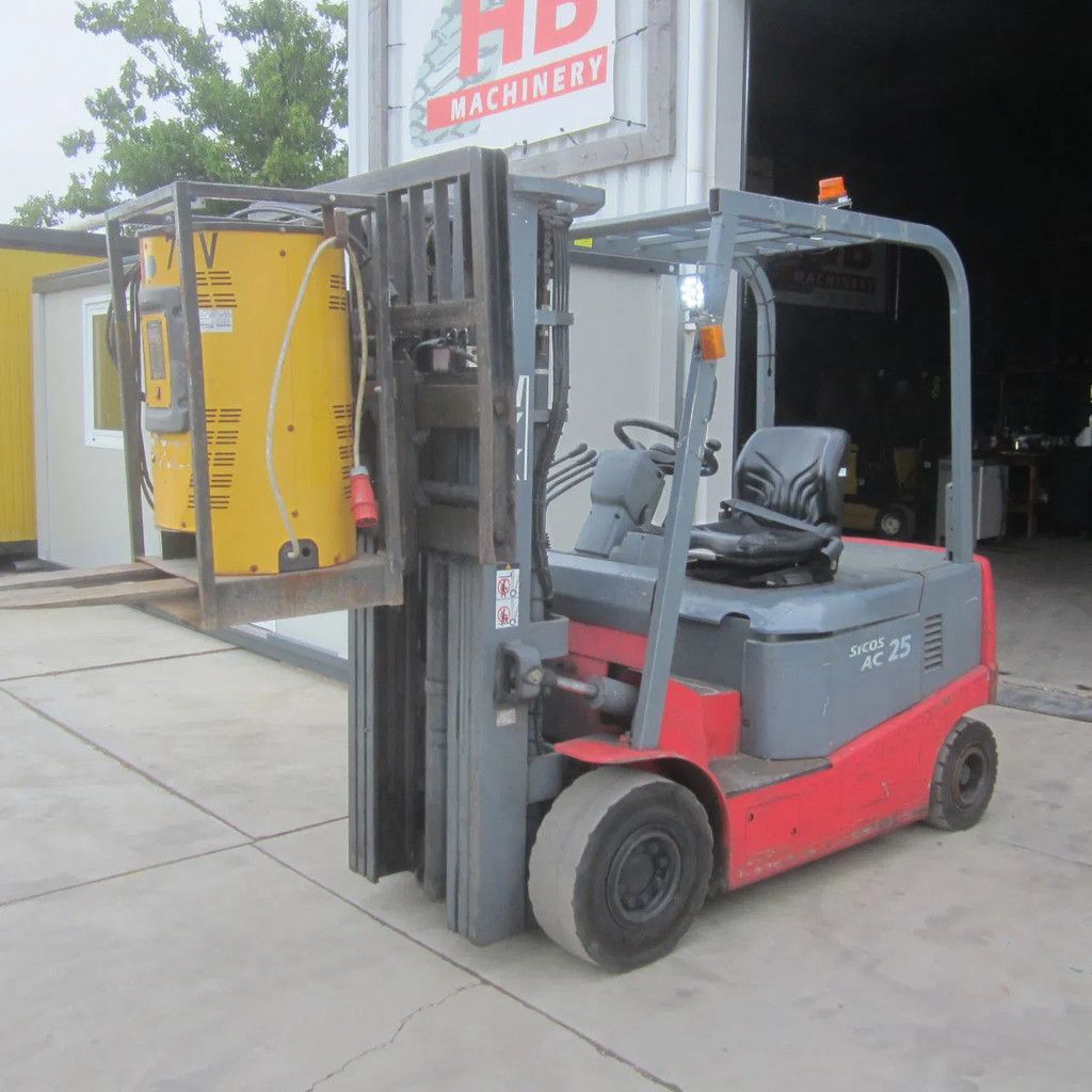 Nichiyu Heftruck FPC25PN, elek., triplex, side shift, hydro vorkverstelling.