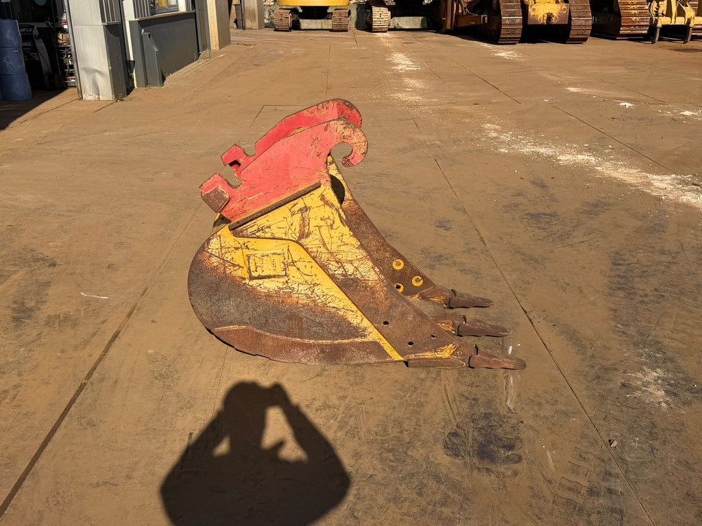 Caterpillar Teeth bucket CW 40