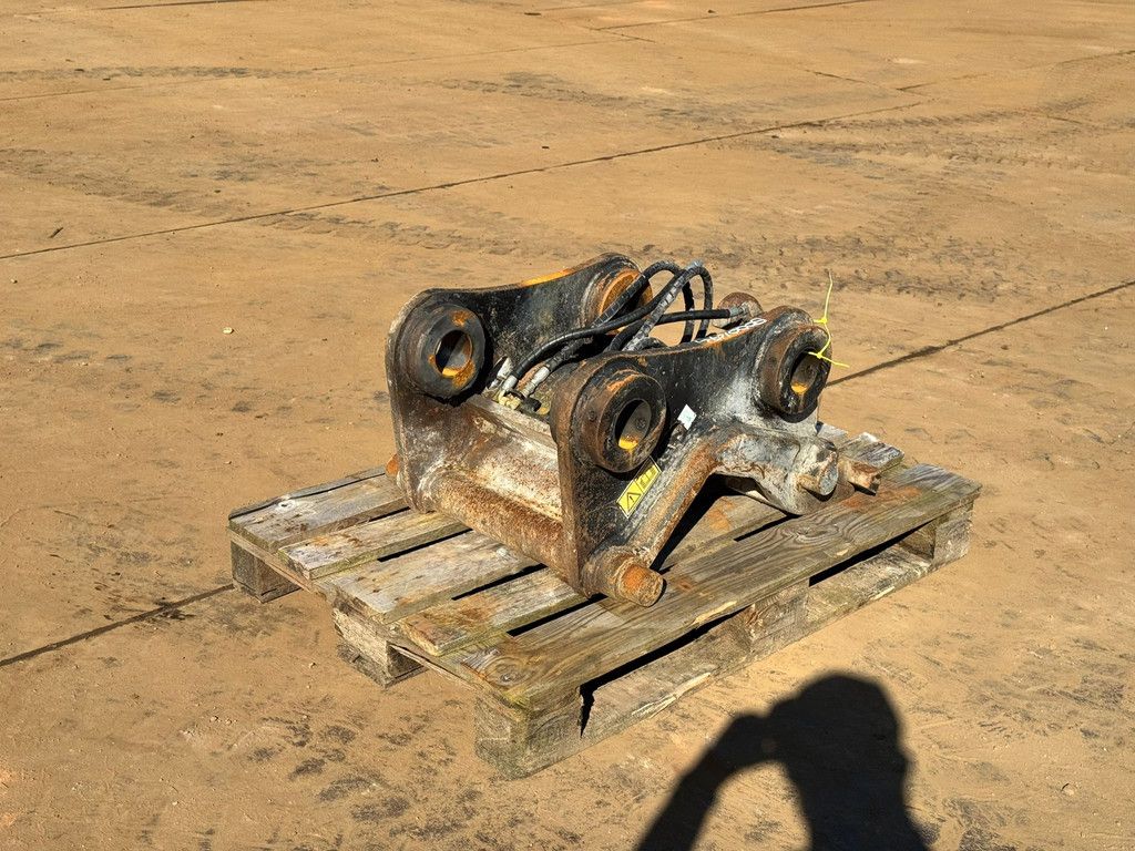 Caterpillar Quick coupler CW 40 H4N