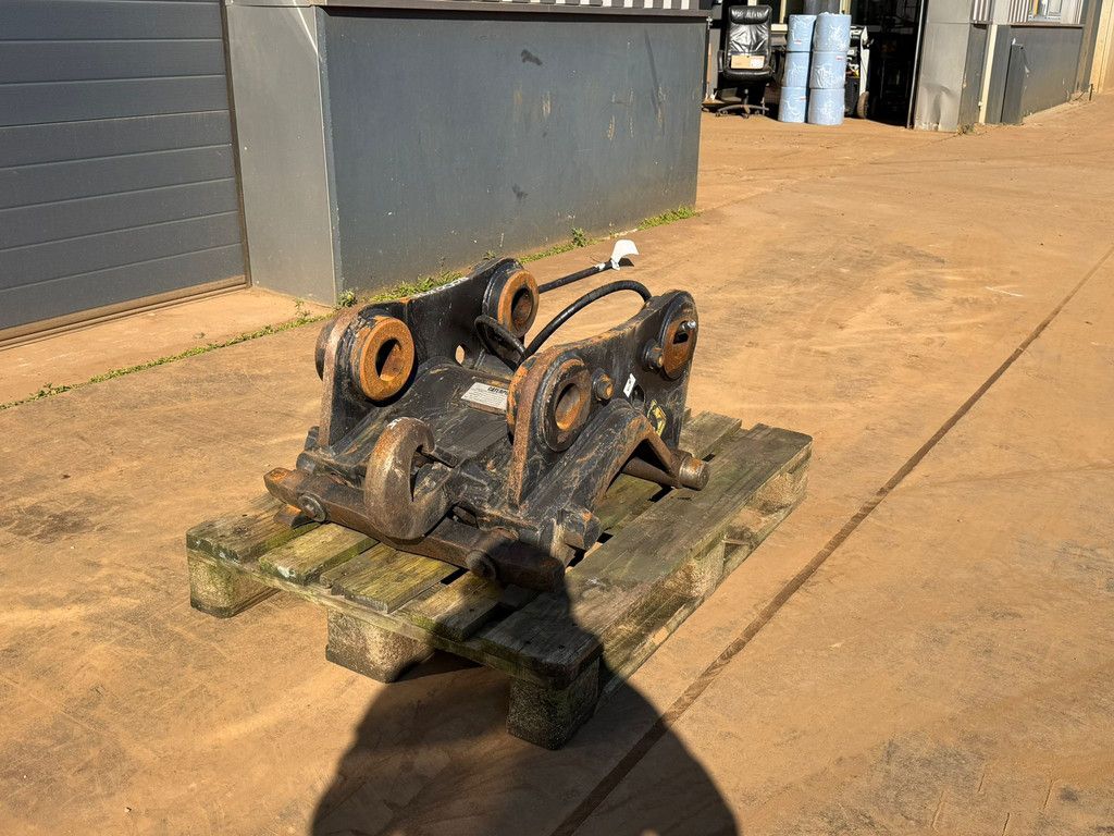 Caterpillar Quick coupler CW 40 H4N