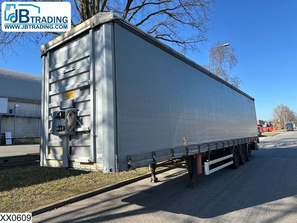 Fruehauf Tautliner Lift axle