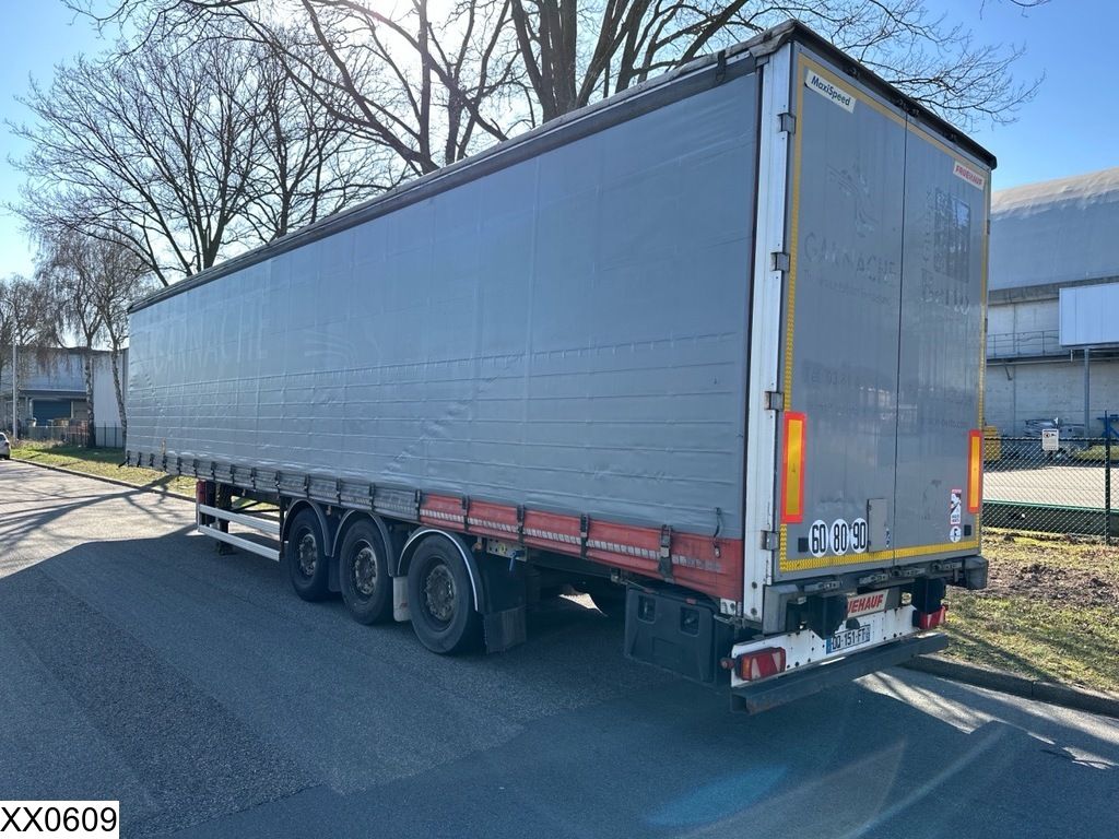 Fruehauf Tautliner Lift axle