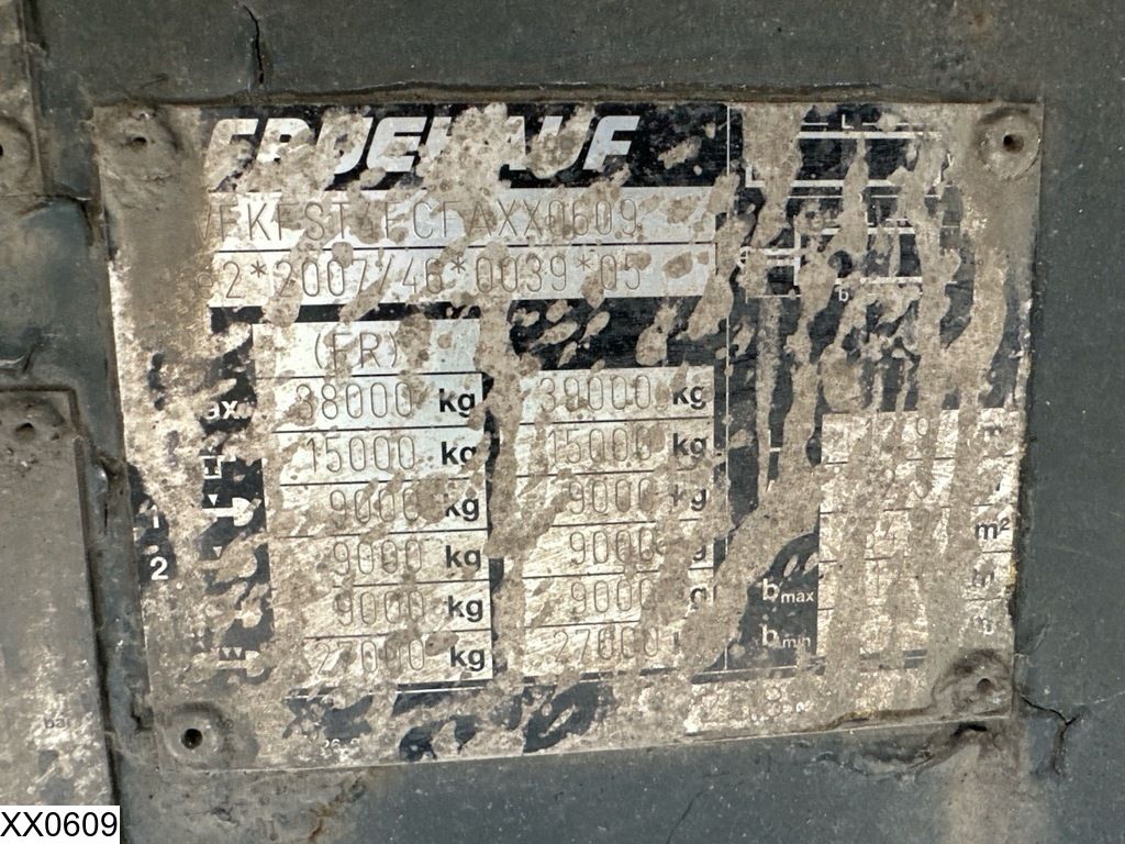 Fruehauf Tautliner Lift axle