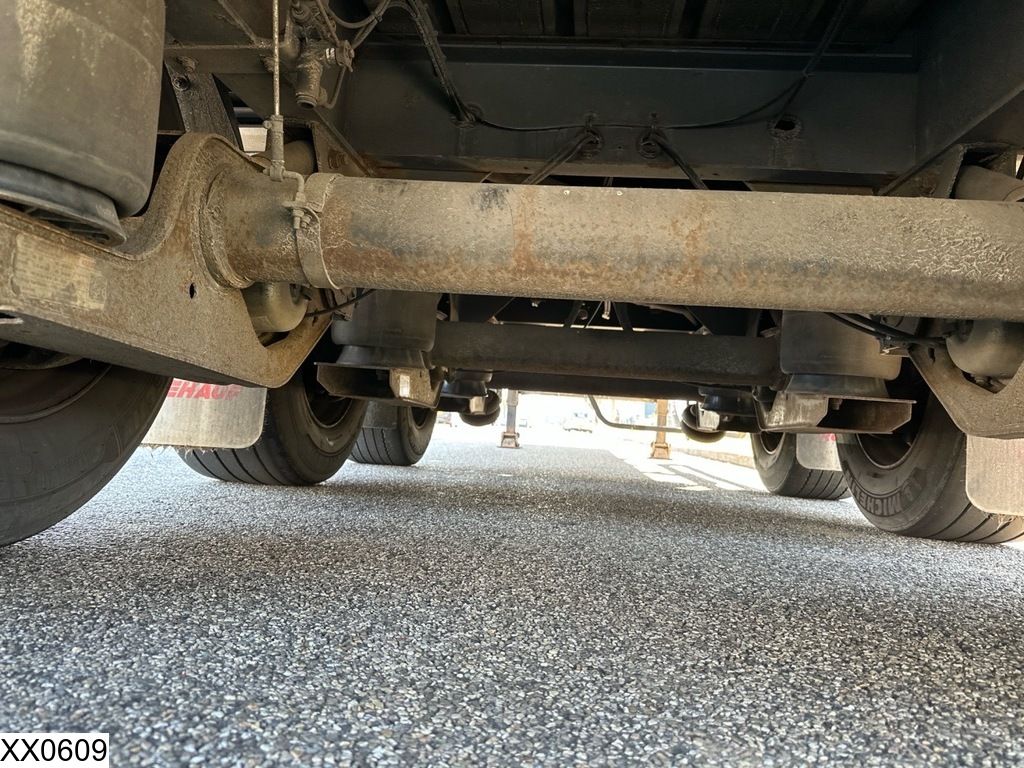 Fruehauf Tautliner Lift axle