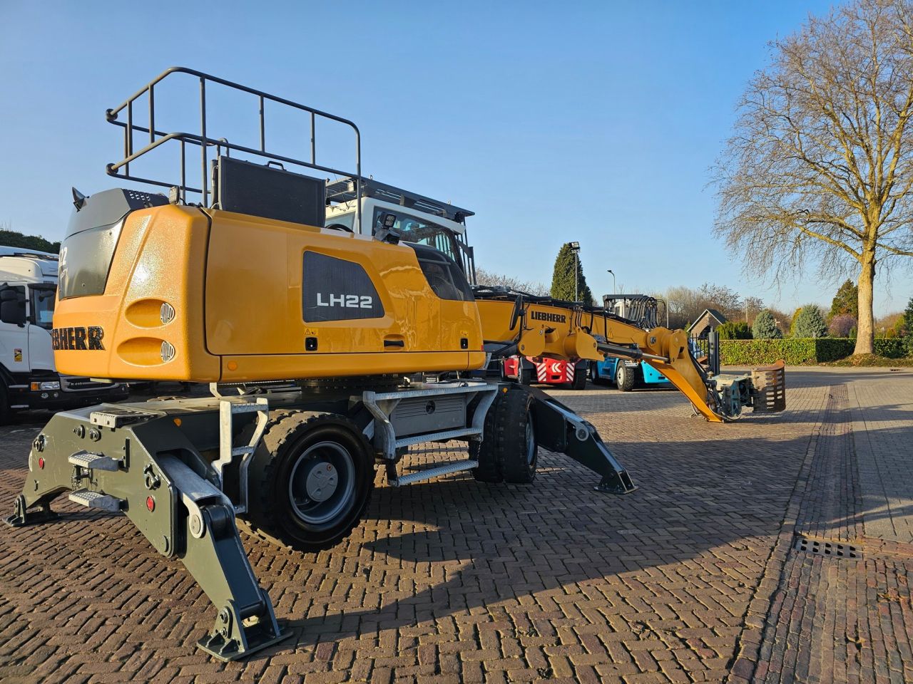 Liebherr LH 22M With sorting Grab