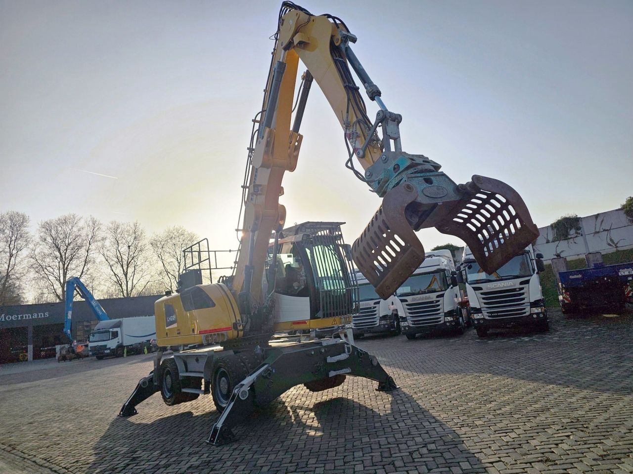 Liebherr LH 22M With sorting Grab