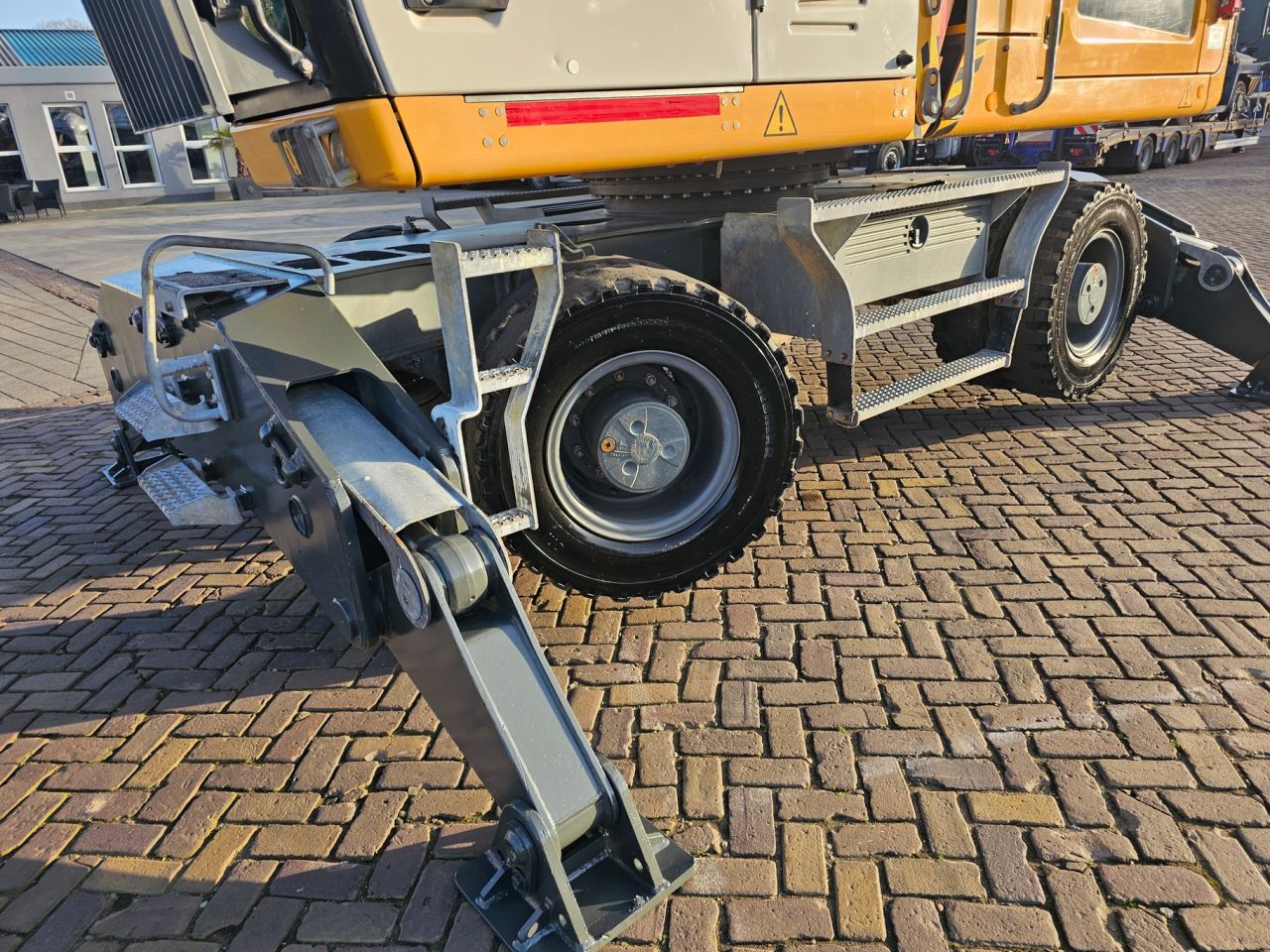 Liebherr LH 22M With sorting Grab