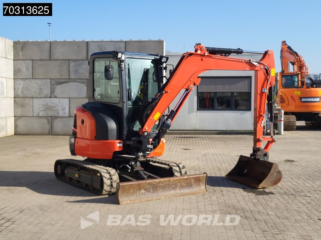 Kubota U36-4 3 Buckets