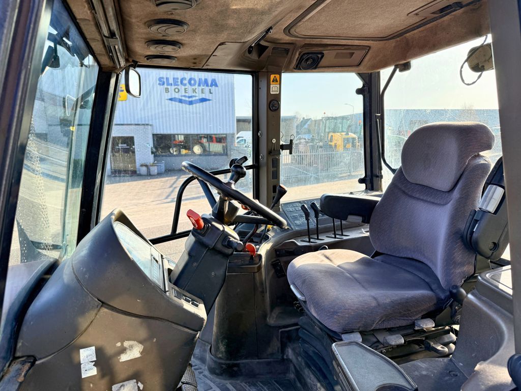 New Holland M100 Dual Command