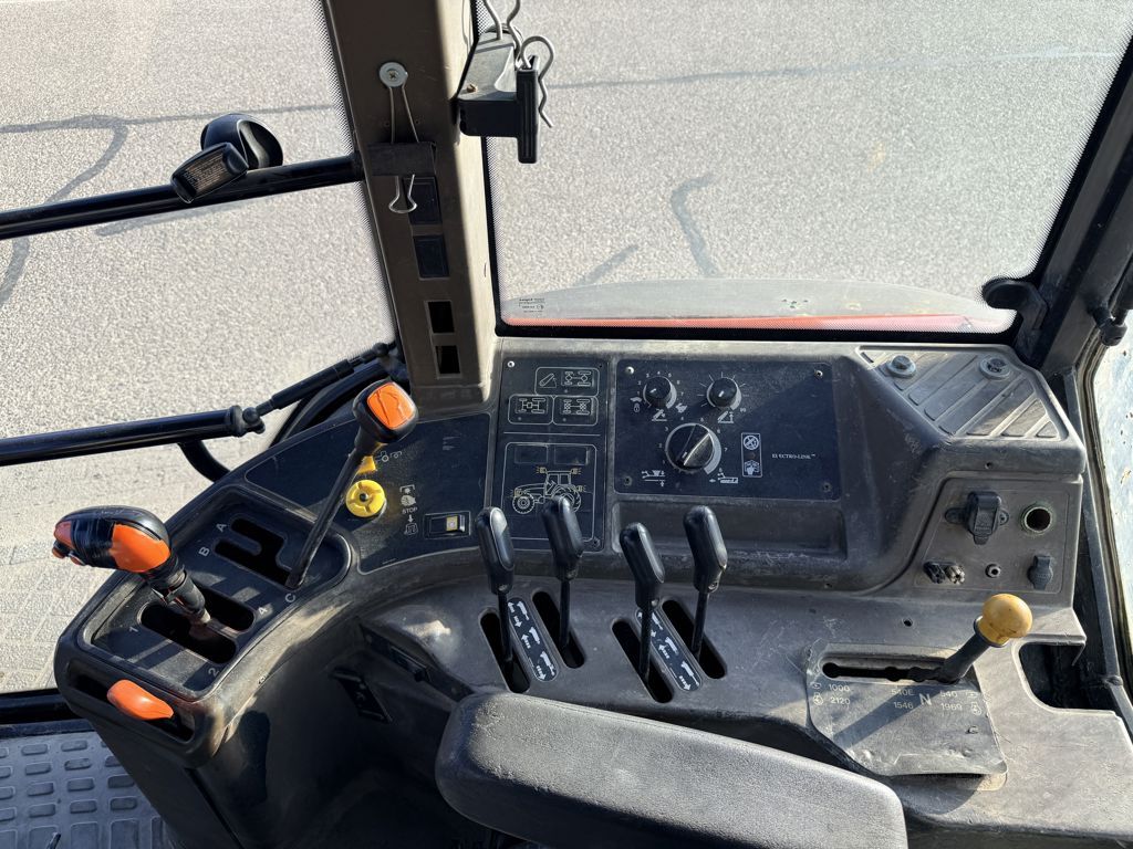 New Holland M100 Dual Command