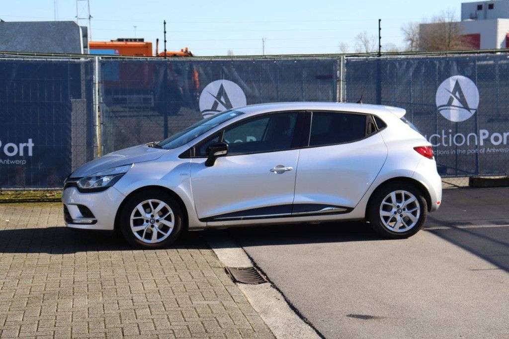 Passenger car Renault Clio Petrol 90 hp 2018 (Margin)