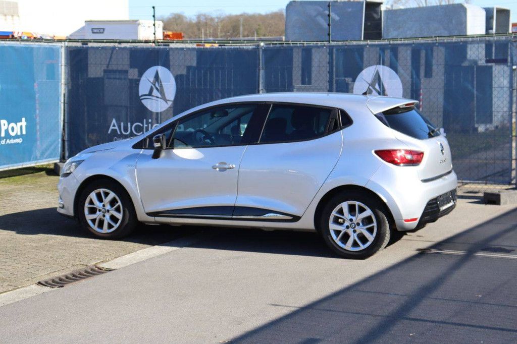 Passenger car Renault Clio Petrol 90 hp 2018 (Margin)