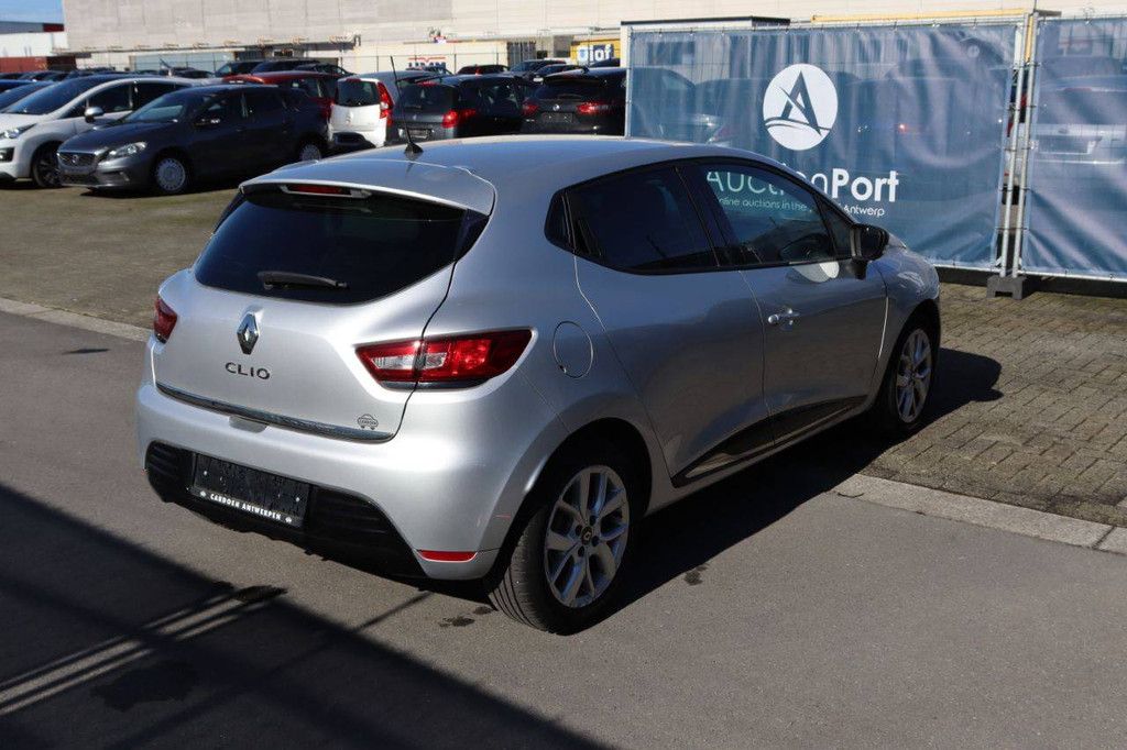 Passenger car Renault Clio Petrol 90 hp 2018 (Margin)