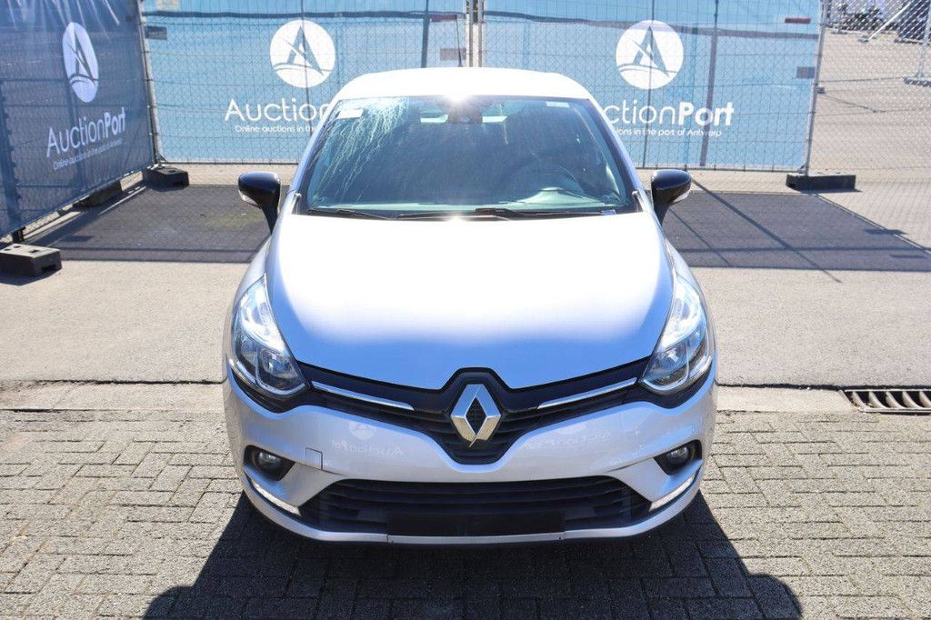 Passenger car Renault Clio Petrol 90 hp 2018 (Margin)