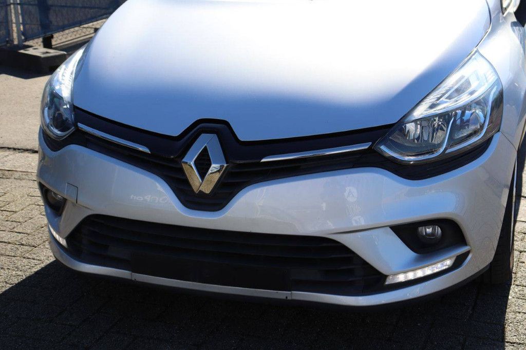 Passenger car Renault Clio Petrol 90 hp 2018 (Margin)