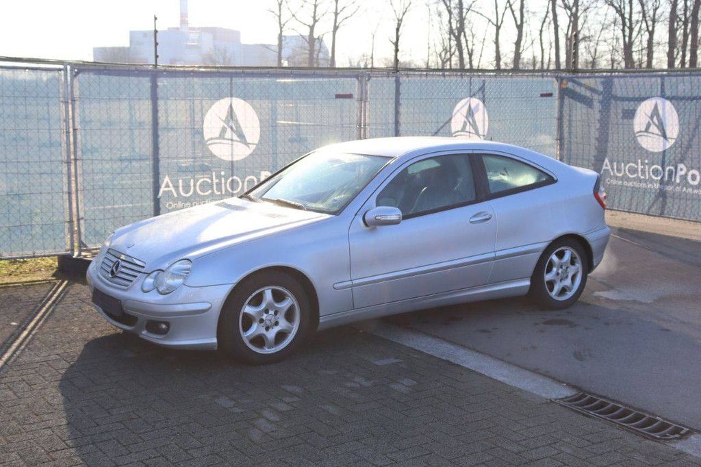 Passenger car Mercedes-Benz C180 Petrol 143 hp 2007 (Margin)