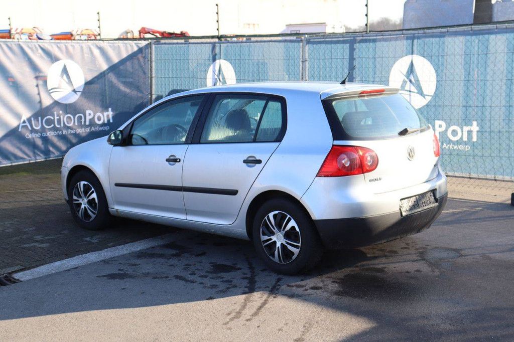 Passenger car Volkswagen Golf Diesel 90 hp 2007 (Margin)