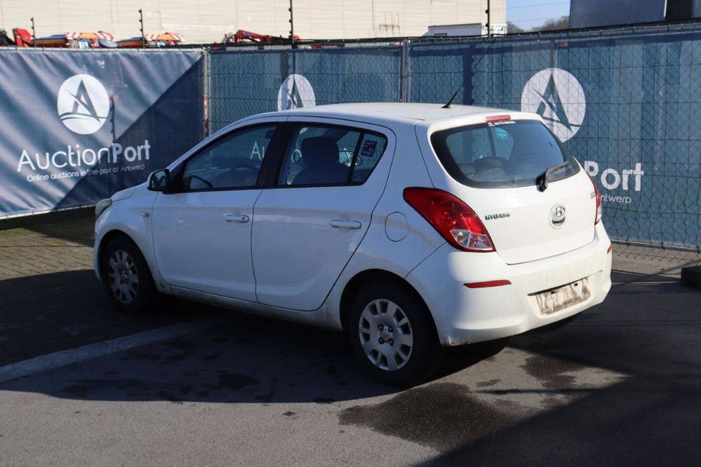 Passenger car Hyundai i20 Petrol 100 hp 2013 (Margin)
