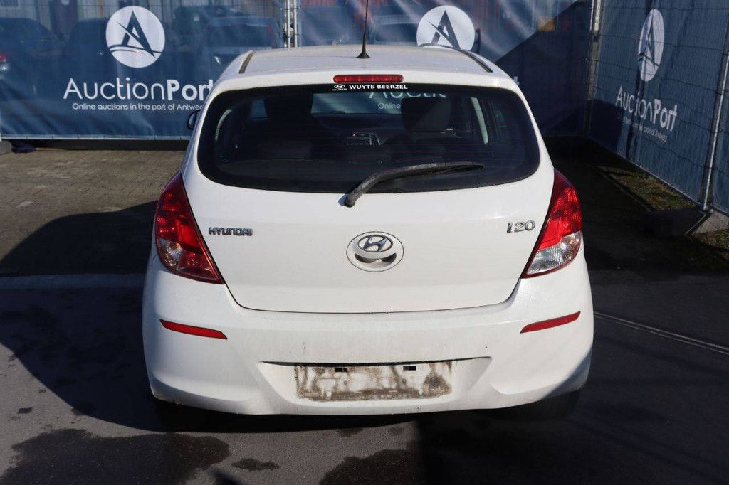 Passenger car Hyundai i20 Petrol 100 hp 2013 (Margin)
