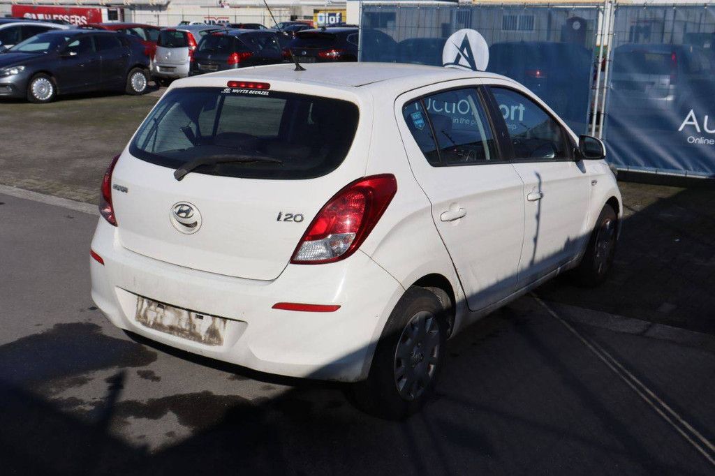 Passenger car Hyundai i20 Petrol 100 hp 2013 (Margin)