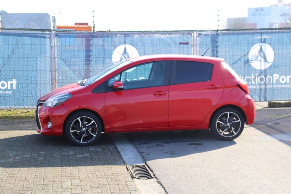 Passenger car Toyota Yaris Petrol 99 hp 2016 (Margin)