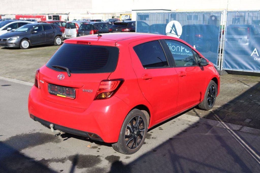 Passenger car Toyota Yaris Petrol 99 hp 2016 (Margin)