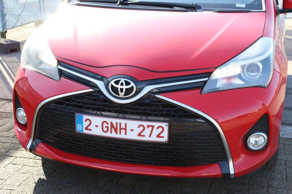 Passenger car Toyota Yaris Petrol 99 hp 2016 (Margin)