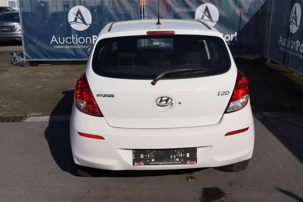 Passenger car Hyundai i20 Petrol 85 hp 2013 (Margin)