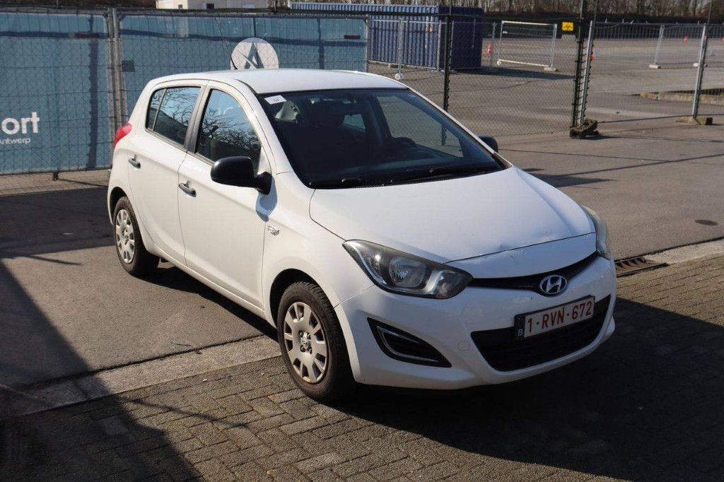 Passenger car Hyundai i20 Petrol 85 hp 2013 (Margin)
