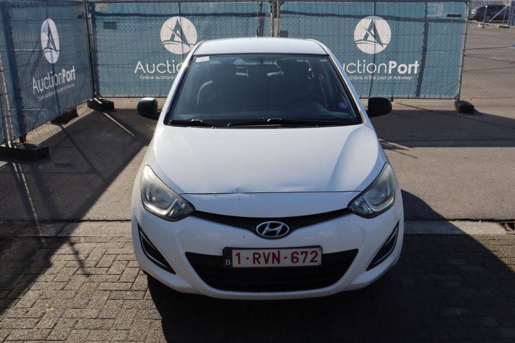 Passenger car Hyundai i20 Petrol 85 hp 2013 (Margin)