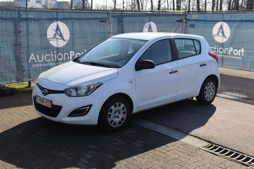 Passenger car Hyundai i20 Petrol 85 hp 2013 (Margin)