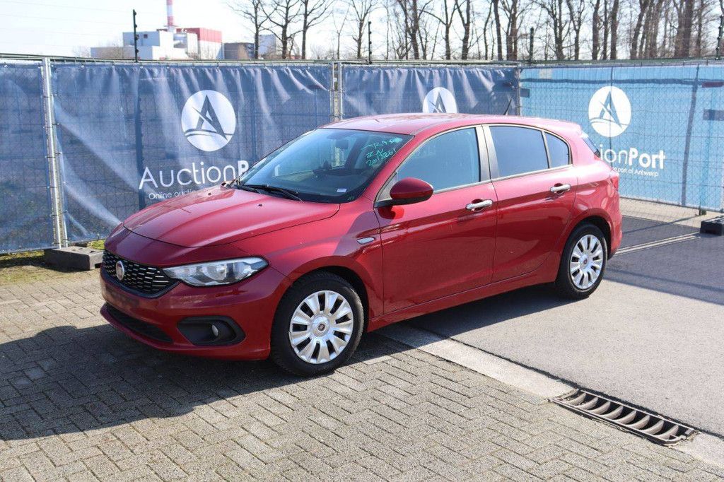 Pkw Fiat Tipo Benzin 95 PS 2017 (Marge)