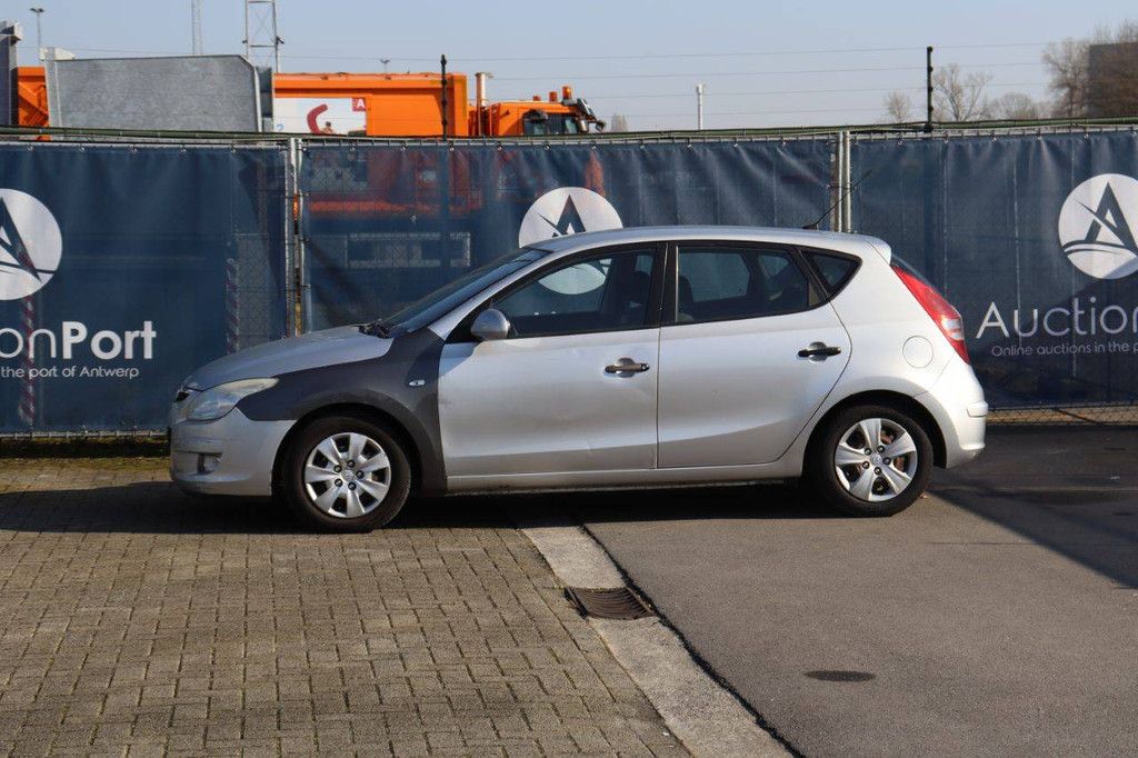 Passenger car Hyundai i30 Petrol 109 hp 2008 (Margin)