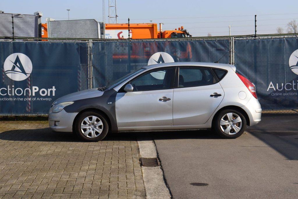 Passenger car Hyundai i30 Petrol 109 hp 2008 (Margin)