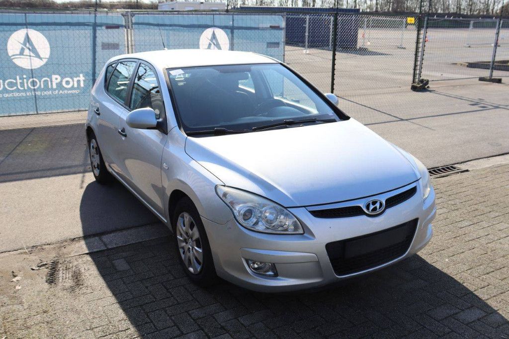 Passenger car Hyundai i30 Petrol 109 hp 2008 (Margin)