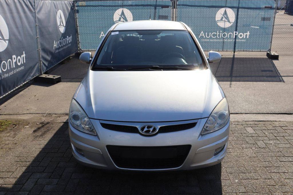 Passenger car Hyundai i30 Petrol 109 hp 2008 (Margin)